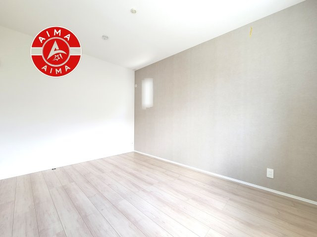 糟屋郡久山町大字山田第1-1棟（1号棟）の内観：施工例|穏やかな光が差し込む室内には、穏やかな時間が流れます。