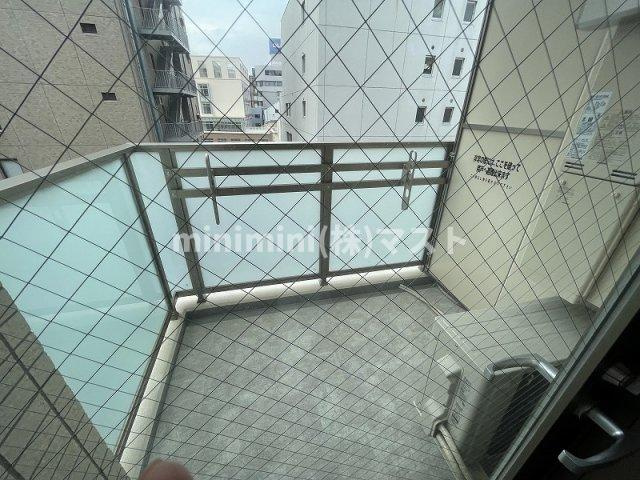 Dimus北浜のバルコニー