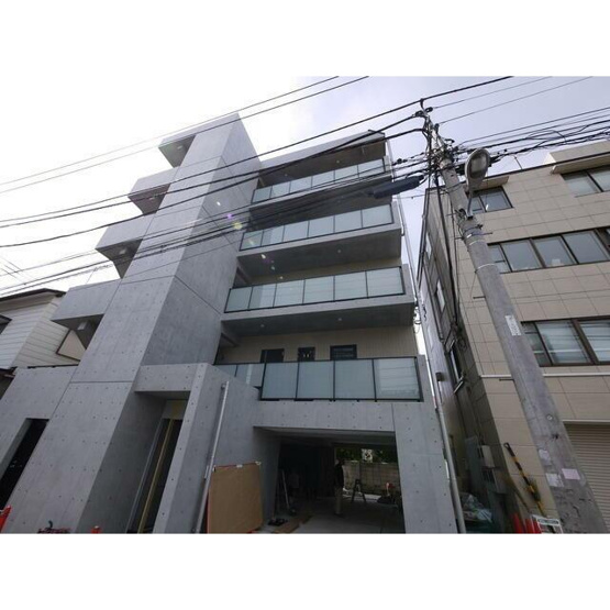 【外観】 | RISO・NAKANO | 鉄筋コンクリート造のがっちりとした建物。