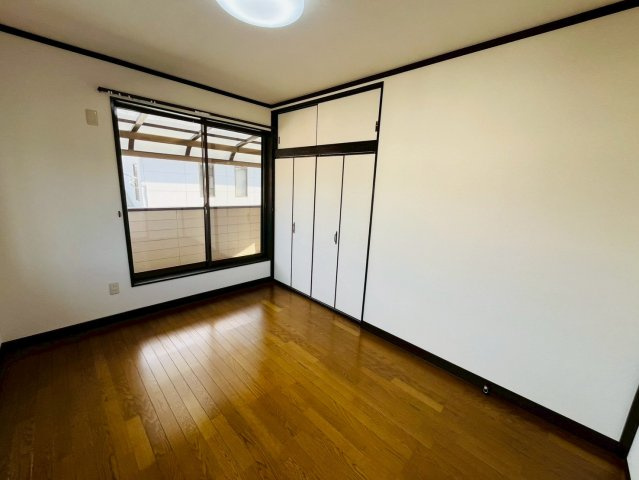 筑西市幸町三丁目 リフォーム物件　の洋室|〇洋室　6帖〇
各居室収納付きで住みやすさにこだわっています！
2026年4月撮影