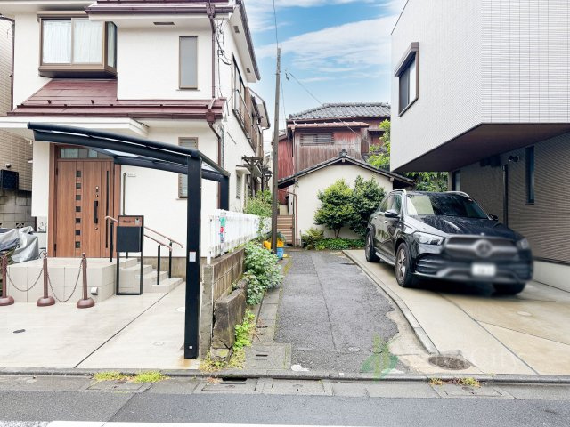 目黒区五本木1丁目の前面道路含む現地写真