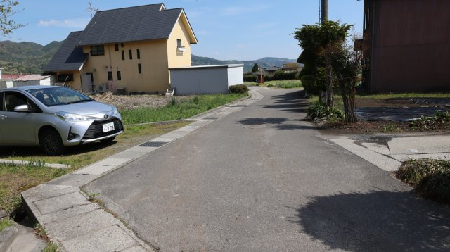 【土地】平の前面道路含む現地写真
