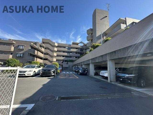 ソルシェ横浜西谷の駐車場|駐車場の空き状況については、その都度、確認いたしますのでお気軽にお聞きください。