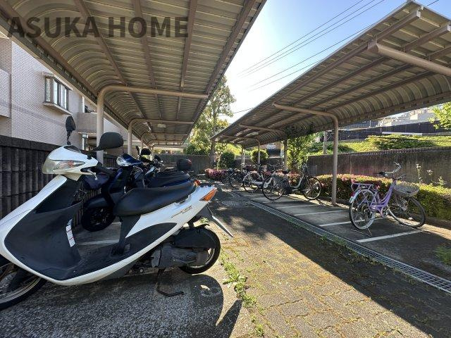 ソルシェ横浜西谷のその他共用部分|バイク置場の空き状況については、その都度、確認いたしますのでお気軽にお聞きください。