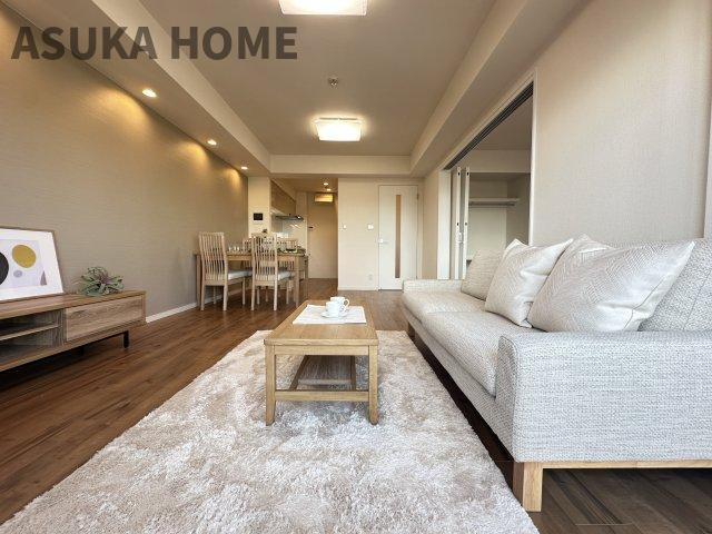 ソルシェ横浜西谷の居間・リビング|家具付マンションなので、すぐに新生活を始めることが出来ます。