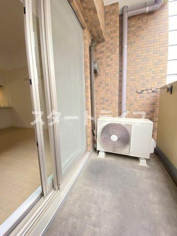 大阪市淀川区東三国５丁目の賃貸マンションのバルコニー