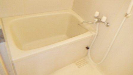 セゾン西船の浴室|綺麗な浴槽です