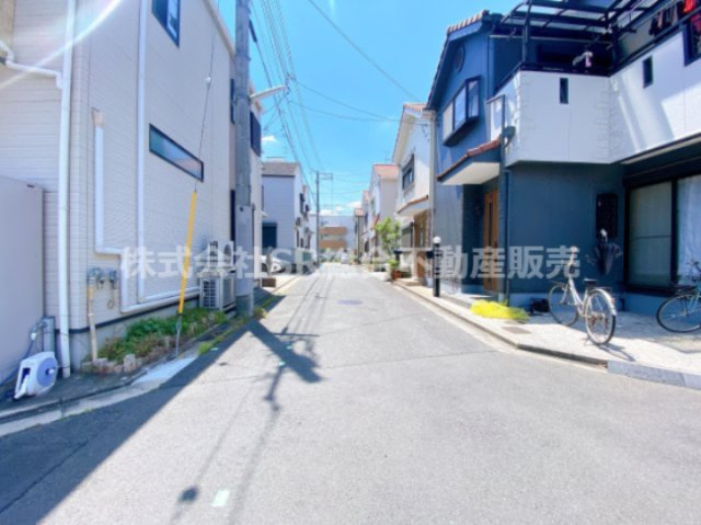 御厨東2丁目中古戸建の前面道路含む現地写真|リフォームや住宅ローン・東大阪市の不動産の事なら弊社にお任せ下さいませ！
各地域の特徴・グルメ・裏道やその他、細かい情報等も熟知した
東大阪市出身のスタッフが新生活を送るお客様をサポート致します！