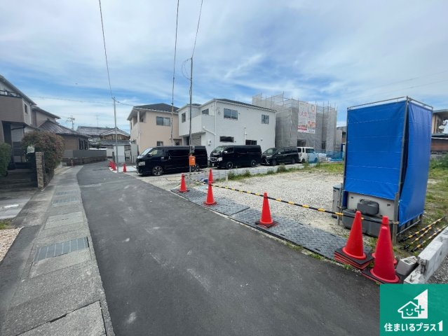 草津市川原　第2期　新築一戸建ての前面道路含む現地写真|周辺は落ち着いた街並みの住宅地！子育てがしやすい住環境です！まだ未完成ですが、現地でしかわからない事もございます。是非一度ご覧ください。
