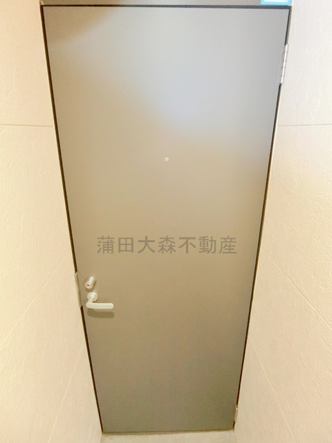 リプロンビギン蒲田24の玄関