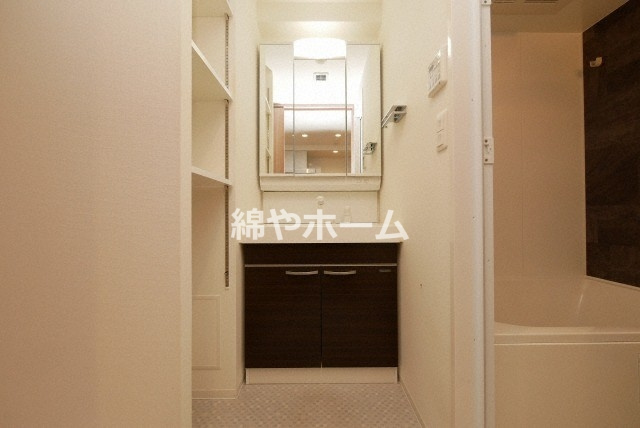 LEGALAND+難波南の独立洗面台|独立洗面台あり、毎朝おしゃれに忙しい女性の方におすすめです
