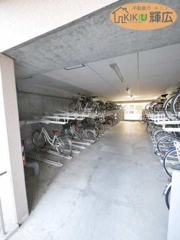 【駐輪場】 | ウエステージ明石四番館　14階 | 駐輪場も整理が行き届いています。