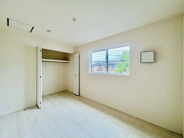 高崎上並榎町の洋室|お子様の一人部屋デビューにも最適♪