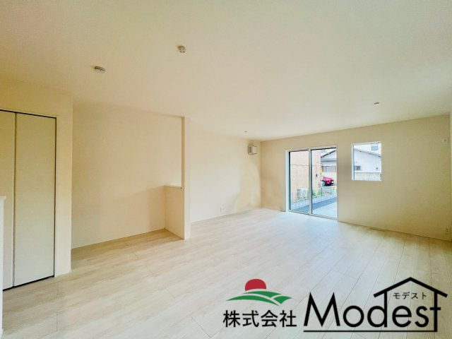 高崎上並榎町の居間・リビング|広々開放的な20帖LDK♪