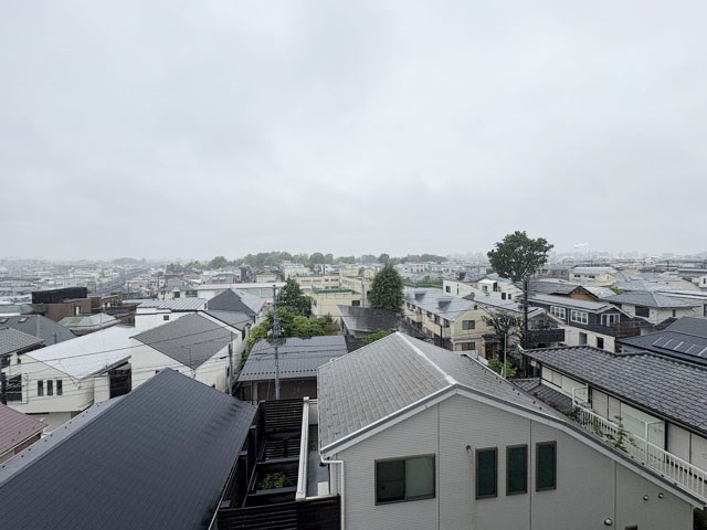 【展望】 | ハヤマビル | 眼前に広がる空の雄大さと、このお部屋の自慢の一つである「眺望」をご覧ください。毎日、この景色を独り占めできる新生活に夢が広がります。～即日のご見学可能～　お問合せはお気軽にどうぞ。