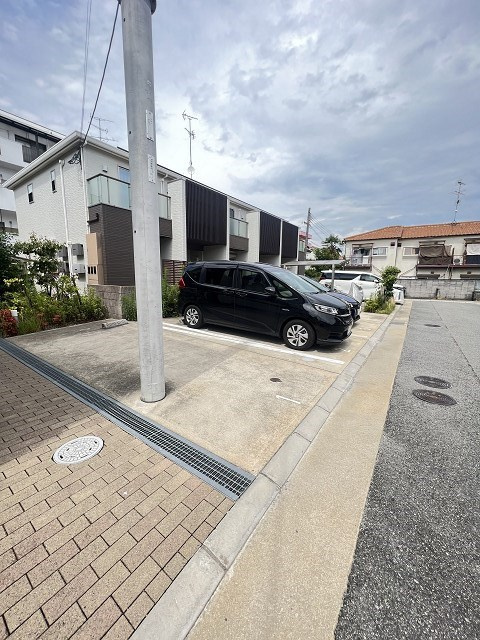 尼崎市塚口町６丁目のアパートの駐車場|駐車場完備です