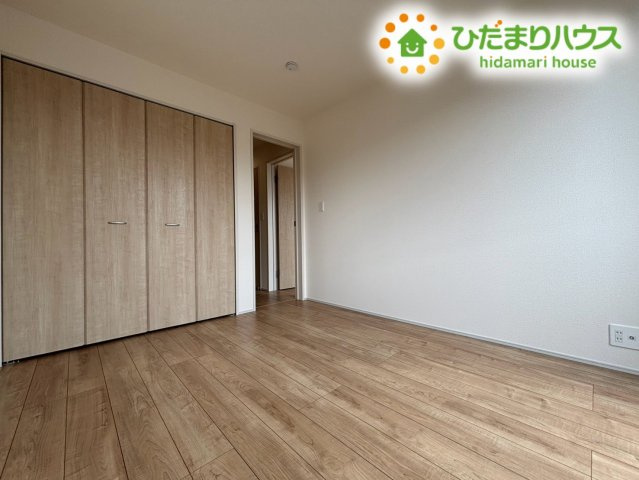 本庄市小島南1丁目　新築一戸建て　ブルーミングガーデン　02の洋室