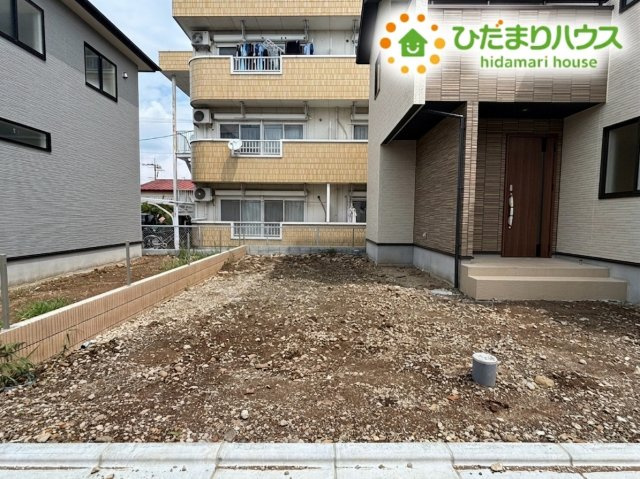 本庄市小島南1丁目　新築一戸建て　ブルーミングガーデン　02の駐車場
