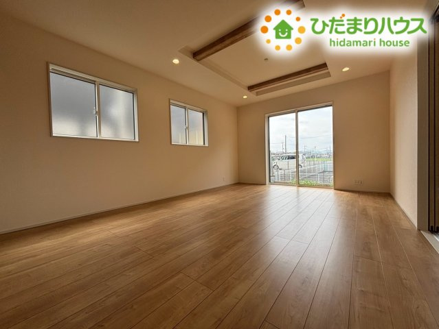 本庄市小島南1丁目　新築一戸建て　ブルーミングガーデン　02の居間・リビング