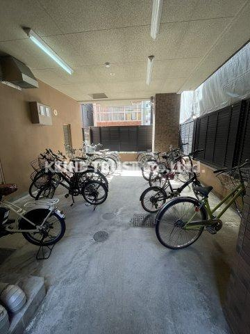 シャンティ千歳のその他共用部分|屋根付き駐輪場です
