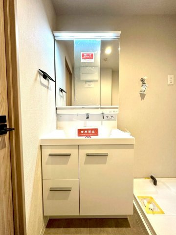 MACビユーネ中山の独立洗面台|シンプルで上質なデザインが、空間全体に洗練された印象を与えます。