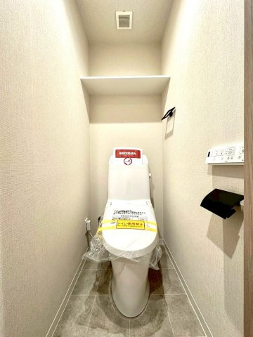 MACビユーネ中山のトイレ|シンプルで上品な内装が、住まい全体の印象を損なわない落ち着いた空間を演出します。