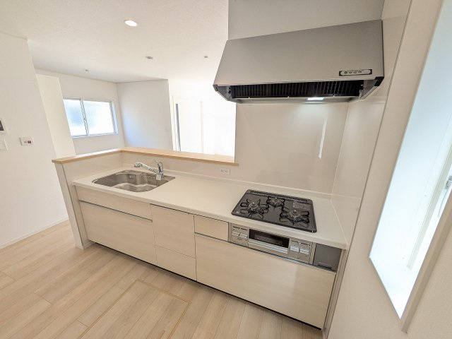 八王子市　小宮町　新築一戸建て　２４期のキッチン|～カウンターキッチンでご家族の笑顔を見ながら家事ができます～