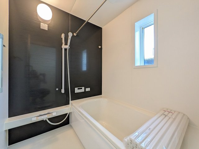 八王子市　小宮町　新築一戸建て　２４期の浴室|～のびのびくつろげるバスルーム　１日の締めくくりに癒やしのバスタイムを～