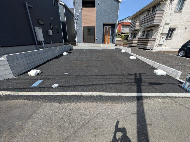 八王子市　小宮町　新築一戸建て　２４期の駐車場|～並列2台駐車可能カースペース～