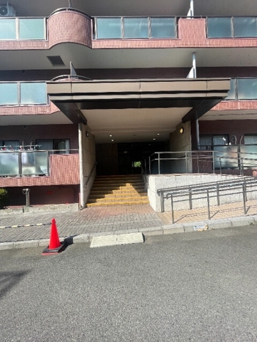 モーニングパーク朝霞のエントランス