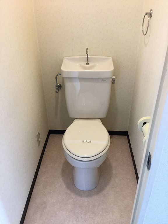 エフォールナガイのトイレ|落ち着いた色調のトイレです