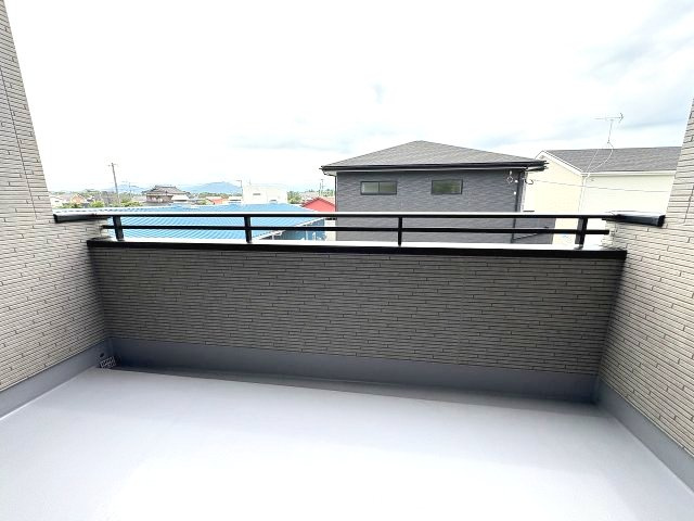 【バルコニー】 | 福岡市南区鶴田4丁目5期　3号棟（全3棟）【仲介手数料無料・0円】 | 施工例。施工例は完成時と異なる場合があります。