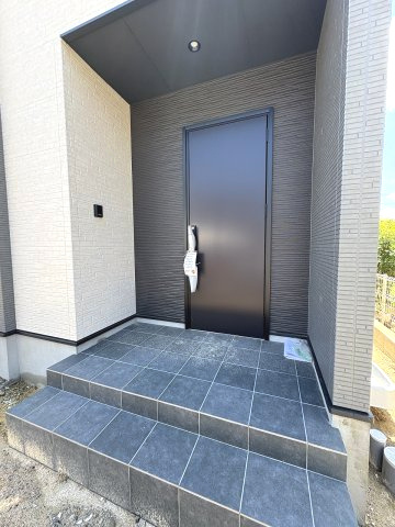 【玄関】 | 福岡市南区鶴田4丁目5期　3号棟（全3棟）【仲介手数料無料・0円】 | 現地写真。