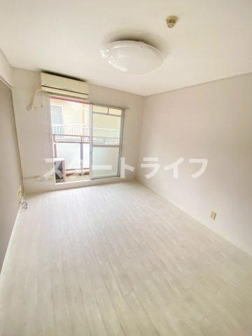 大阪市東淀川区相川２丁目の賃貸マンションの居間・リビング
