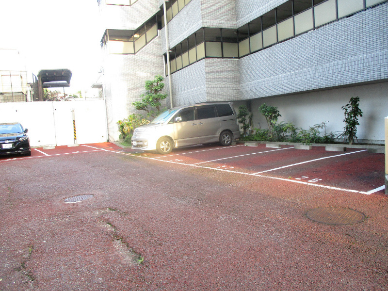LONE STAR茶屋ヶ坂の駐車場