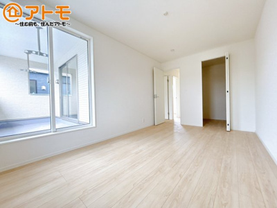 【寝室】 | 沼津市西間門第10　新築一戸建て　2号棟 | 毎日すごす部屋の広さや陽当りも気になるポイントですね！現地で体感してみてください♪