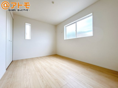 【子供部屋】 | 沼津市西間門第10　新築一戸建て　2号棟 | 収納豊富な洋室は使い勝手良好です！