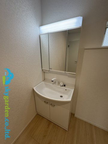 藤沢市城南第６（Ⅰ期）　新築戸建　全7棟4号棟の独立洗面台|三面鏡付き洗面化粧台
