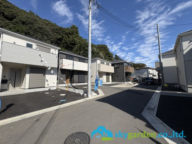 藤沢市城南第６（Ⅰ期）　新築戸建　全7棟4号棟の前面道路含む現地写真|建物外観を気になさる方へ、見た目の良い物件です