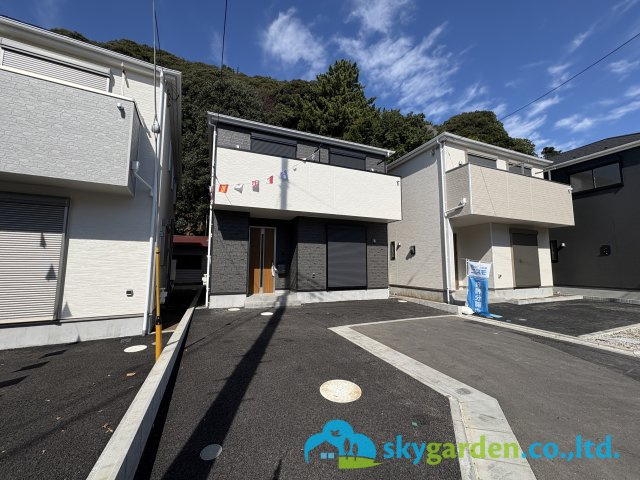 藤沢市城南第６（Ⅰ期）　新築戸建　全7棟4号棟の前面道路含む現地写真|南側広く日照・開放感良好