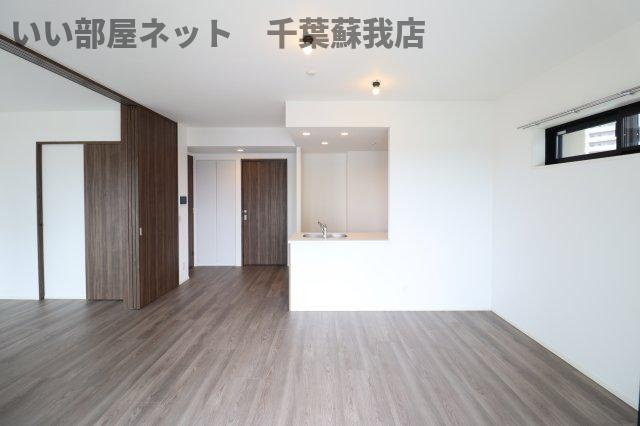 センチュリー千葉みなとの居間・リビング|こちらのリビングで趣味の時間をお楽しみください