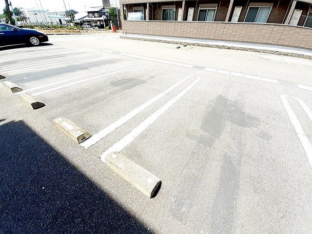 ベル　フィオーレＡの駐車場