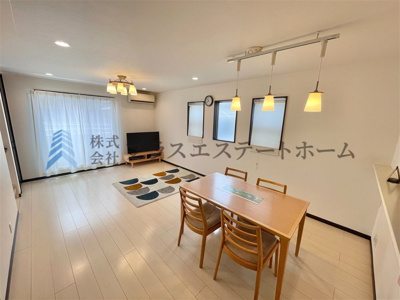 【居間・リビング】 | 兵庫区湊川町8丁目　戸建 | 床暖房♪部屋全体を均一に暖められ空気が乾燥しにくく足元から温まる事で室温以上に暖かさを感じやすいです