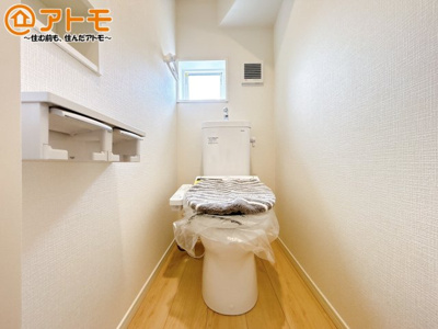 【トイレ】 | 沼津市西間門第10　新築一戸建て　3号棟 | 手洗い付きの清潔感のあるトイレです！
