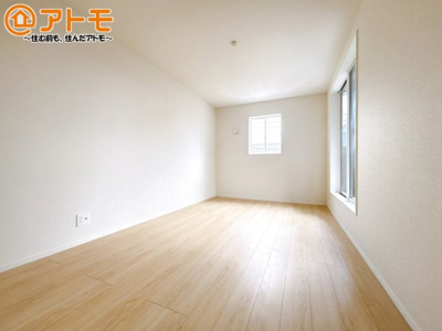 【子供部屋】 | 沼津市西間門第10　新築一戸建て　3号棟 | 収納豊富な洋室は使い勝手良好です！