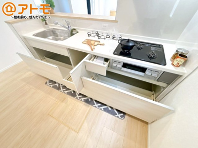 【キッチン】 | 沼津市西間門第10　新築一戸建て　3号棟 | 対面タイプならキッチン内にいながらご家族やお客様との会話が楽しめます♪