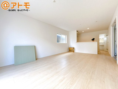 【居間・リビング】 | 沼津市西間門第10　新築一戸建て　3号棟 | 家族団らんのイメージは、リビングを思い浮かべませんか？リビングこそ広々とした空間が良いですね♪