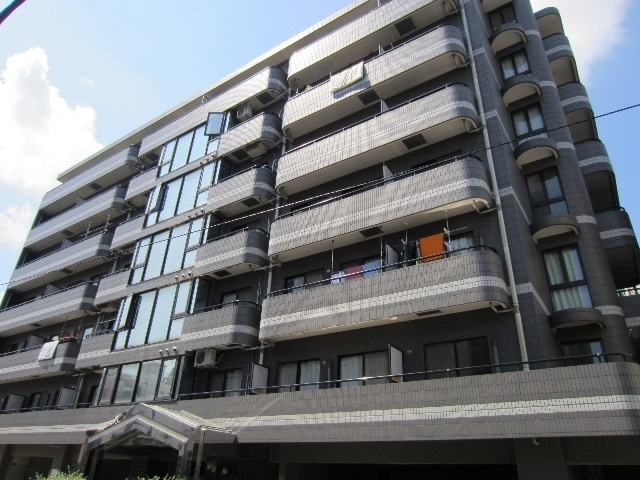 王子スカイパレスの外観|周辺に高い建物がないので開放的です。