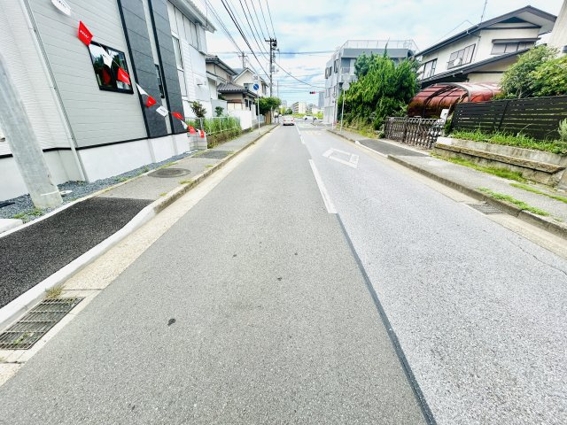 千葉市美浜区磯辺１丁目１０期の前面道路含む現地写真