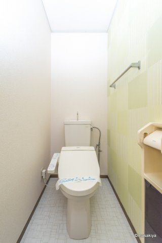 セントラルハイムのトイレ|室内写真は205号室のものです。色、仕様は異なります。